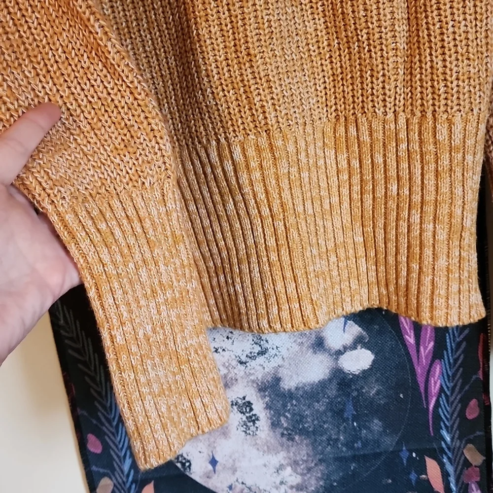Universal Thread Sweater - Picture 4 of 4
